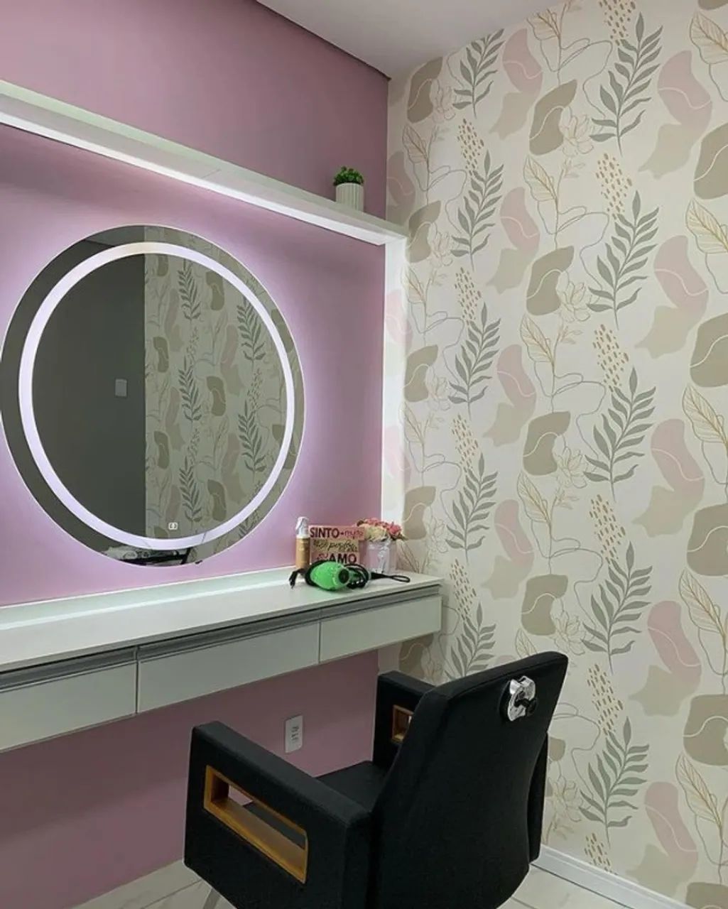 INSTALAÇÃO DE PAPEL DE PAREDE E ADESIVOS