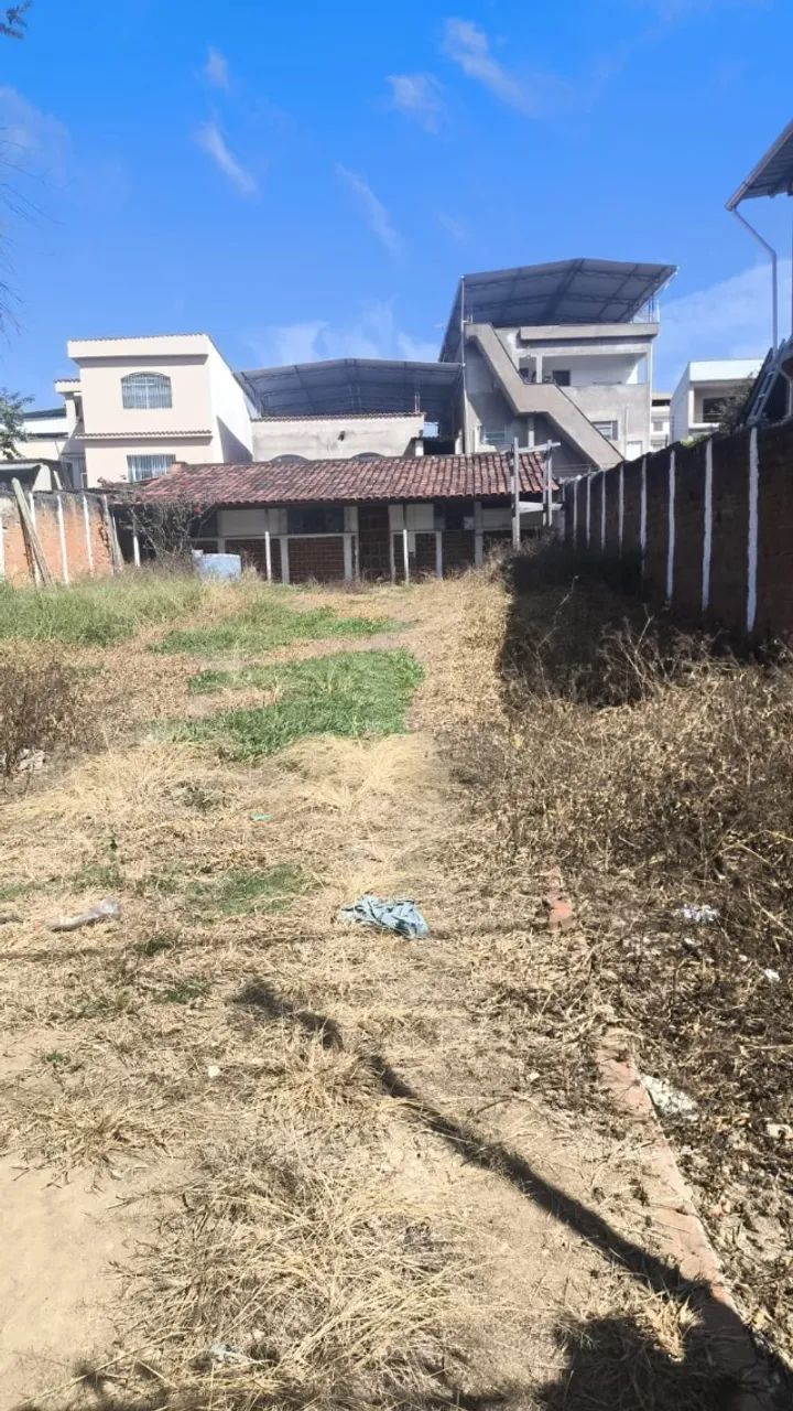 Lote de 300 m2 com pequena casa - Foto 2