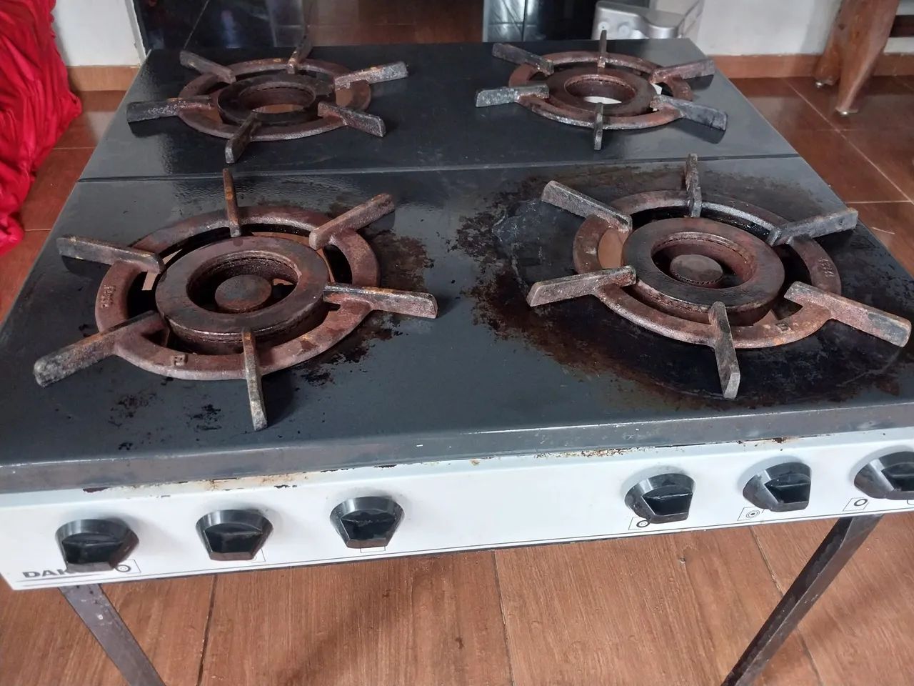 Fogão industrial 4 bocas funcionando tudo apenas $ 350 .00 - Foto 3