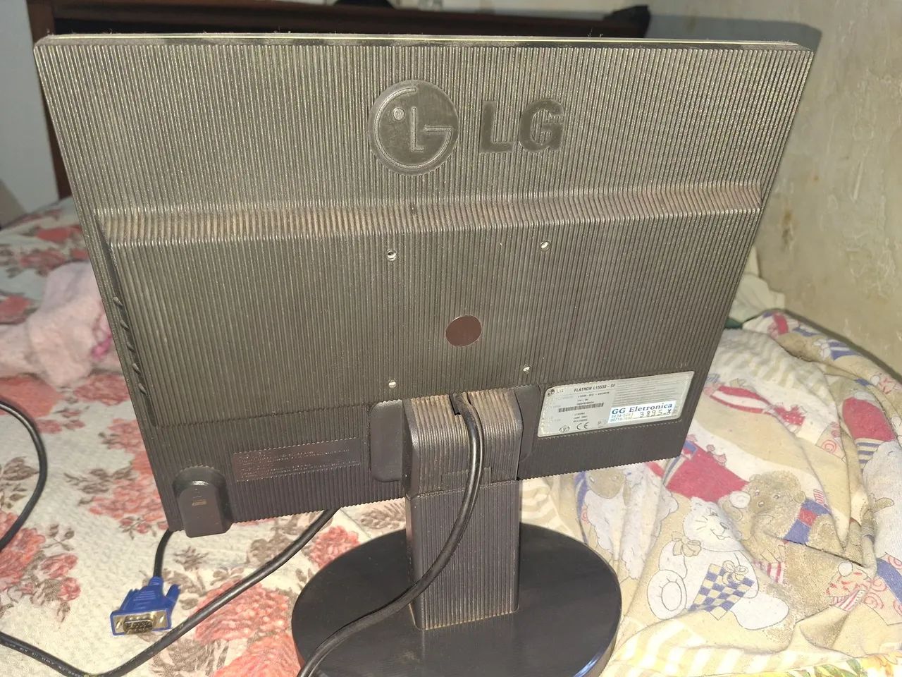 MONITOR lg FLATON 15 polegadas zerinho. Acompanha fonte e cabo vga - Foto 2