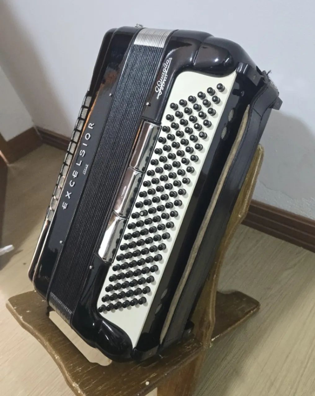 Acordeon Excelsior 908 - 120 baixos - Terça de voz oitavada - Foto 3