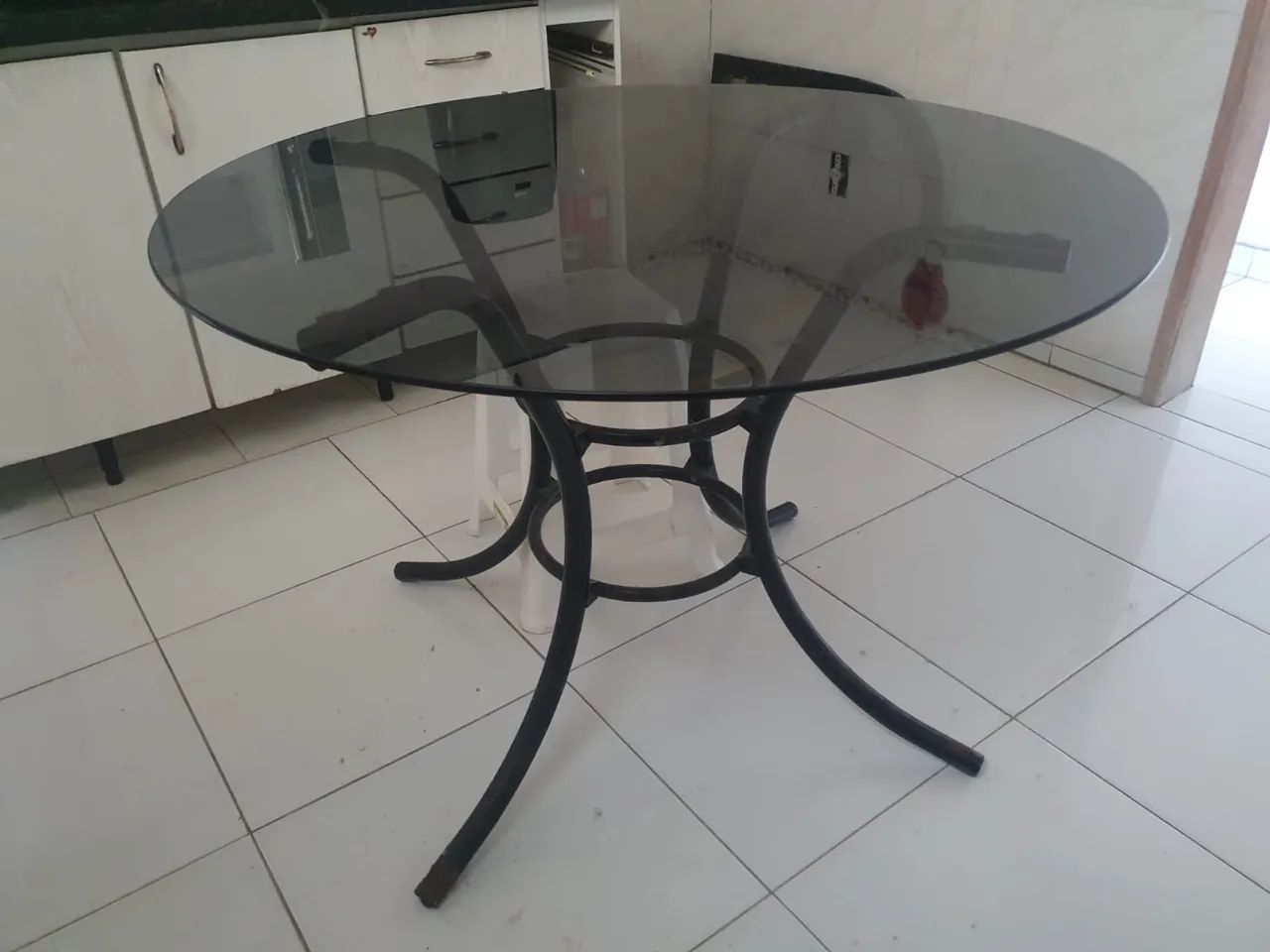 Mesa de vidro em bom estado 