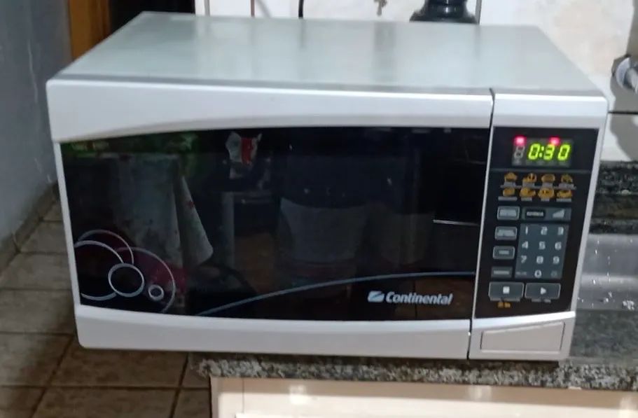 Microondas Continental  24 litros 110v - Foto 2