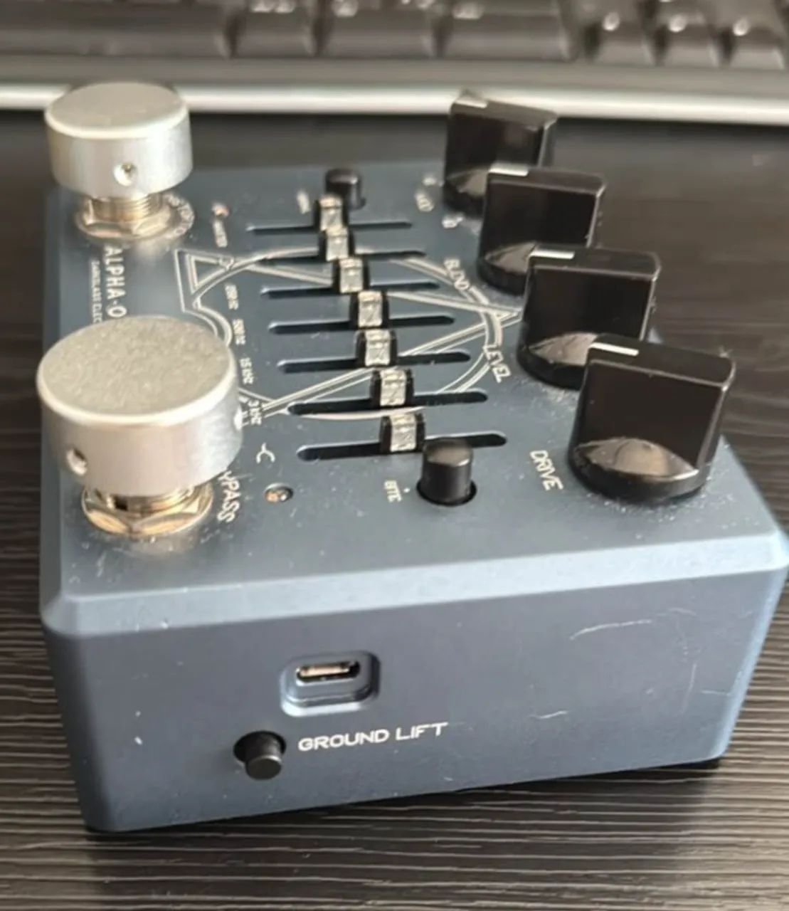 Pedal Preamp Darkglass Alpha Omega Ultra V2 - Instrumentos