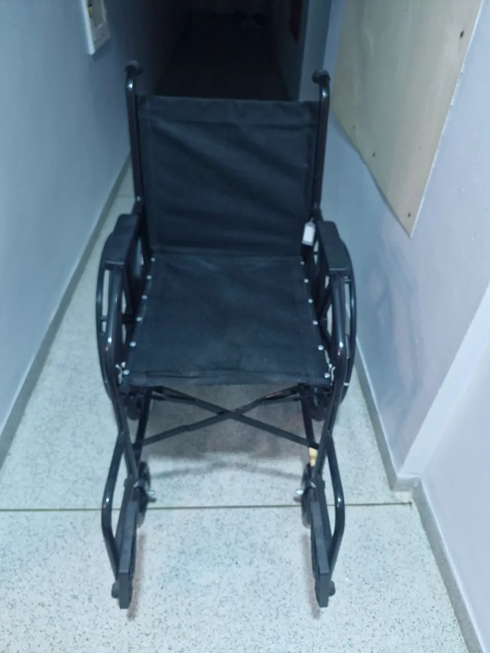 Cadeira de rodas dobrável com pneu maciço .Prolife  - Foto 2