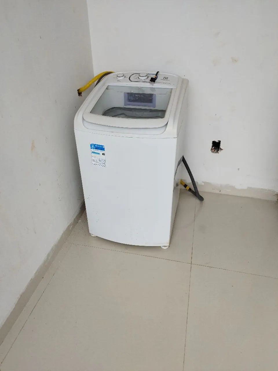 Máquina de lavar roupa Eletrolux.