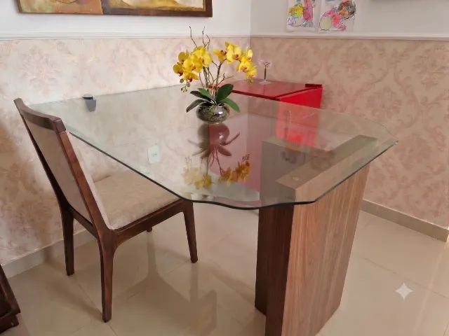 Mesa  em vidro ,copa  ou escritório ,base madeira 