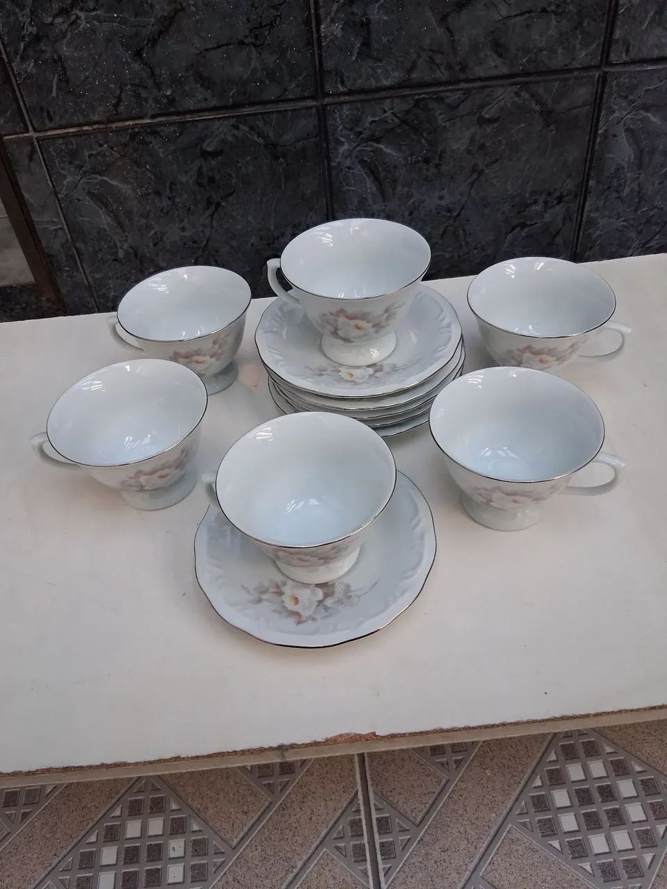 Kit xícaras e Pires  de porcelana 