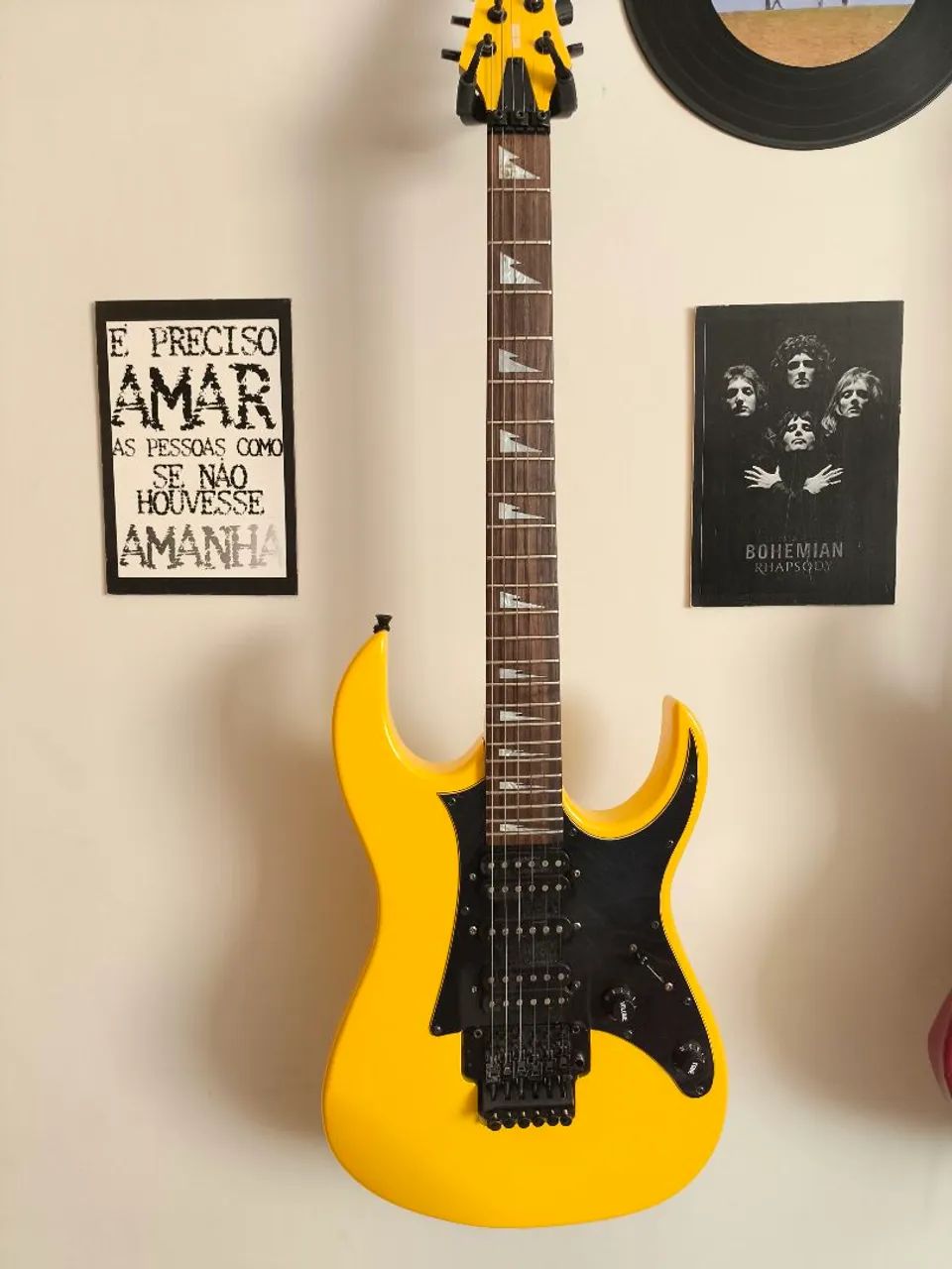 Guitarra Memphis MG-330 regulada 