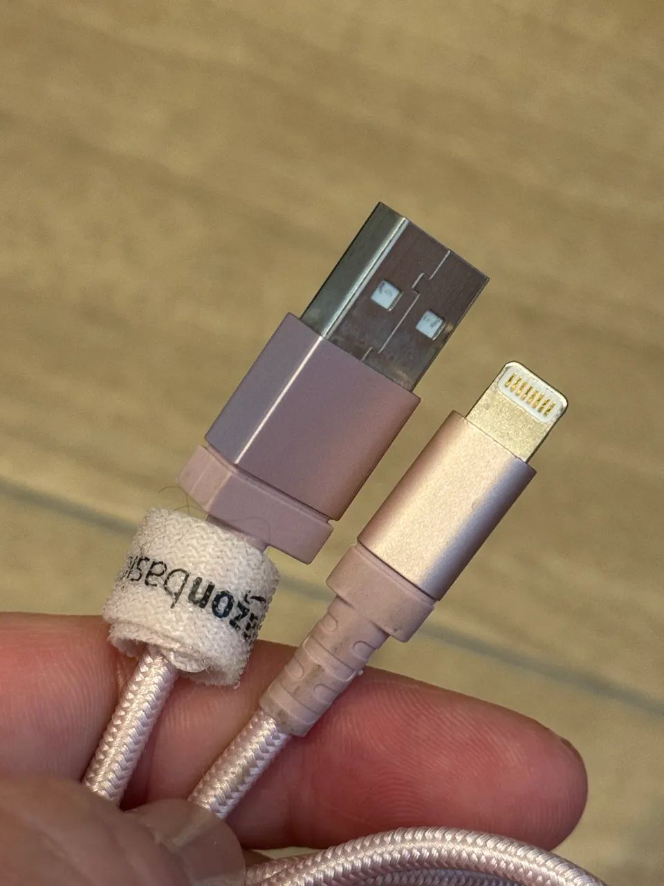 Cabo de carregamento Lightning para USB-A para IPhone Amazon Basics - Foto 2