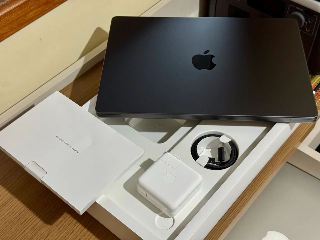 MacBook Pro 14 M5 (2025 - SPB) 40 ciclos Novíssimo  - Foto 3