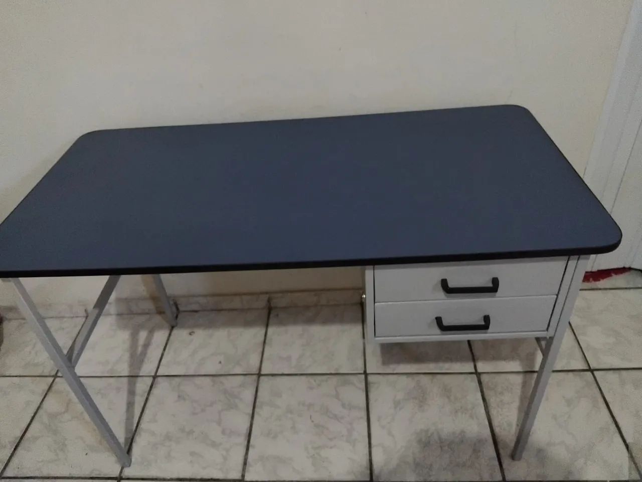 Mesa de escritório / estudos