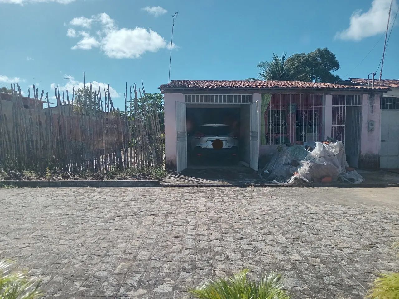 Vendo casa com 7 de largura e 35 comprimemto E terreno  com 7 largura. Em Sapucai Sergipe.