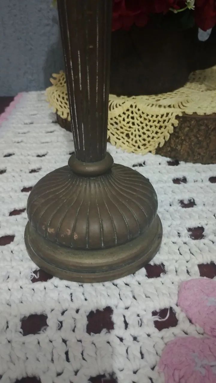 Elegante Par de Castiçais Antigos Clássico em Bronze - Foto 4
