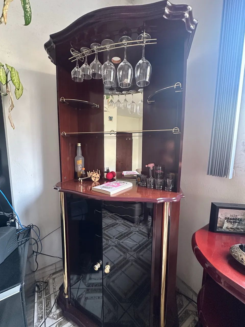 Wooden Bar Cabinet / China Cabinet