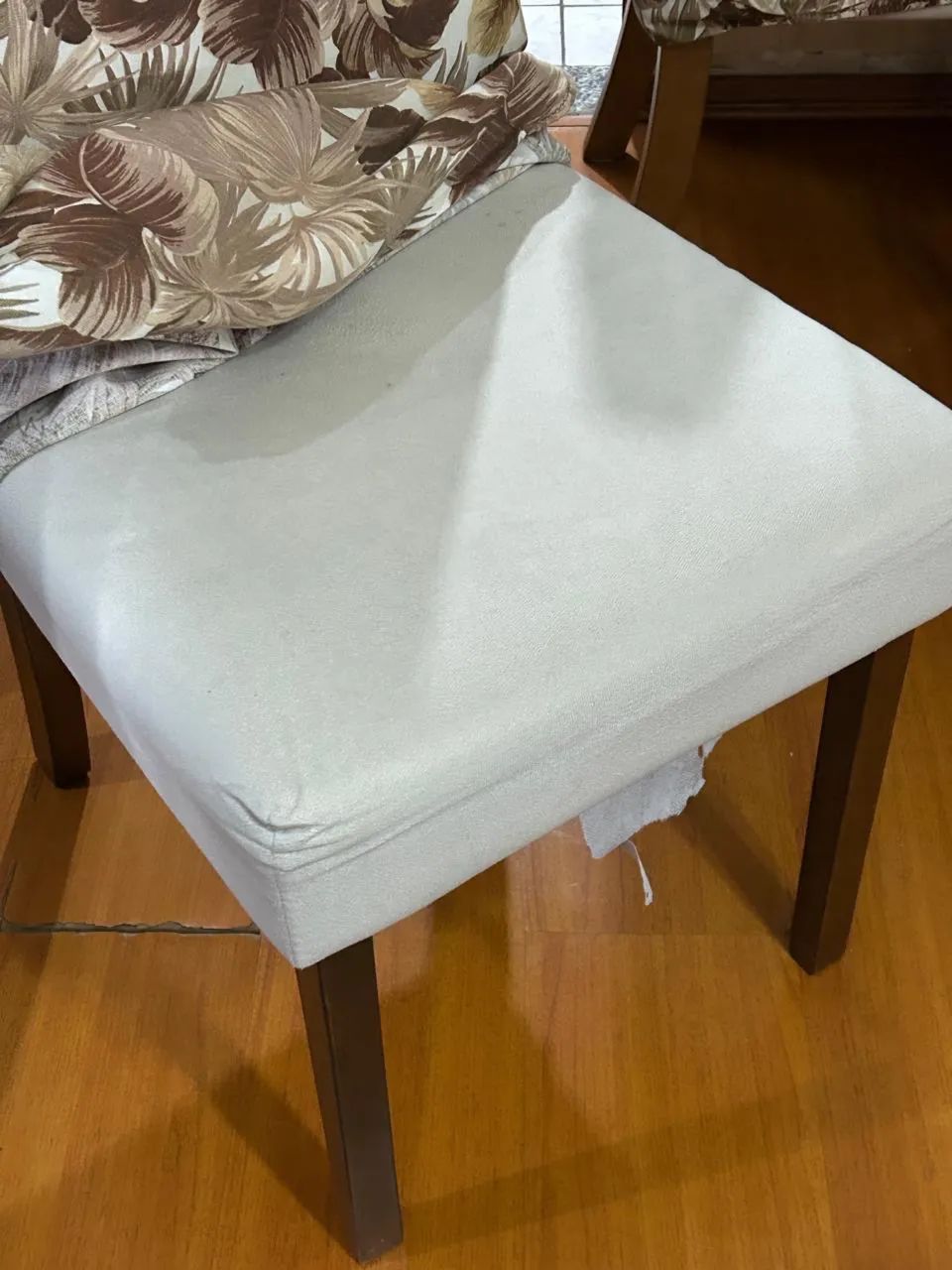 VENDO MESA DE JANTAR COM 4 CADEIRAS - Foto 5