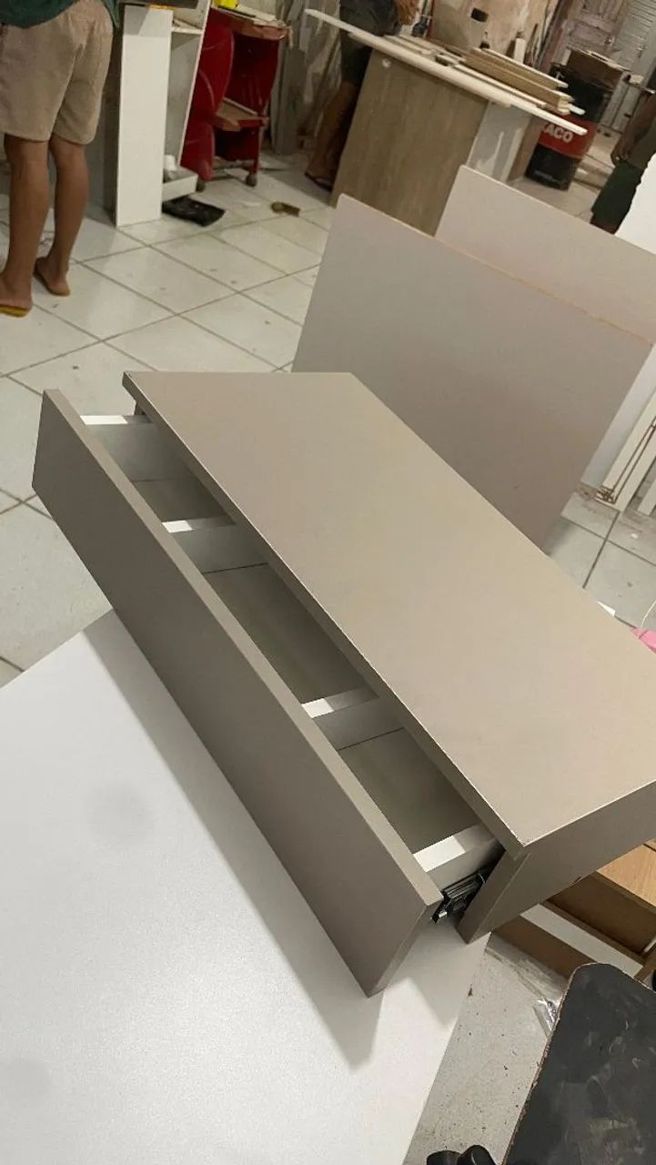 Penteadeira suspensa cinza 