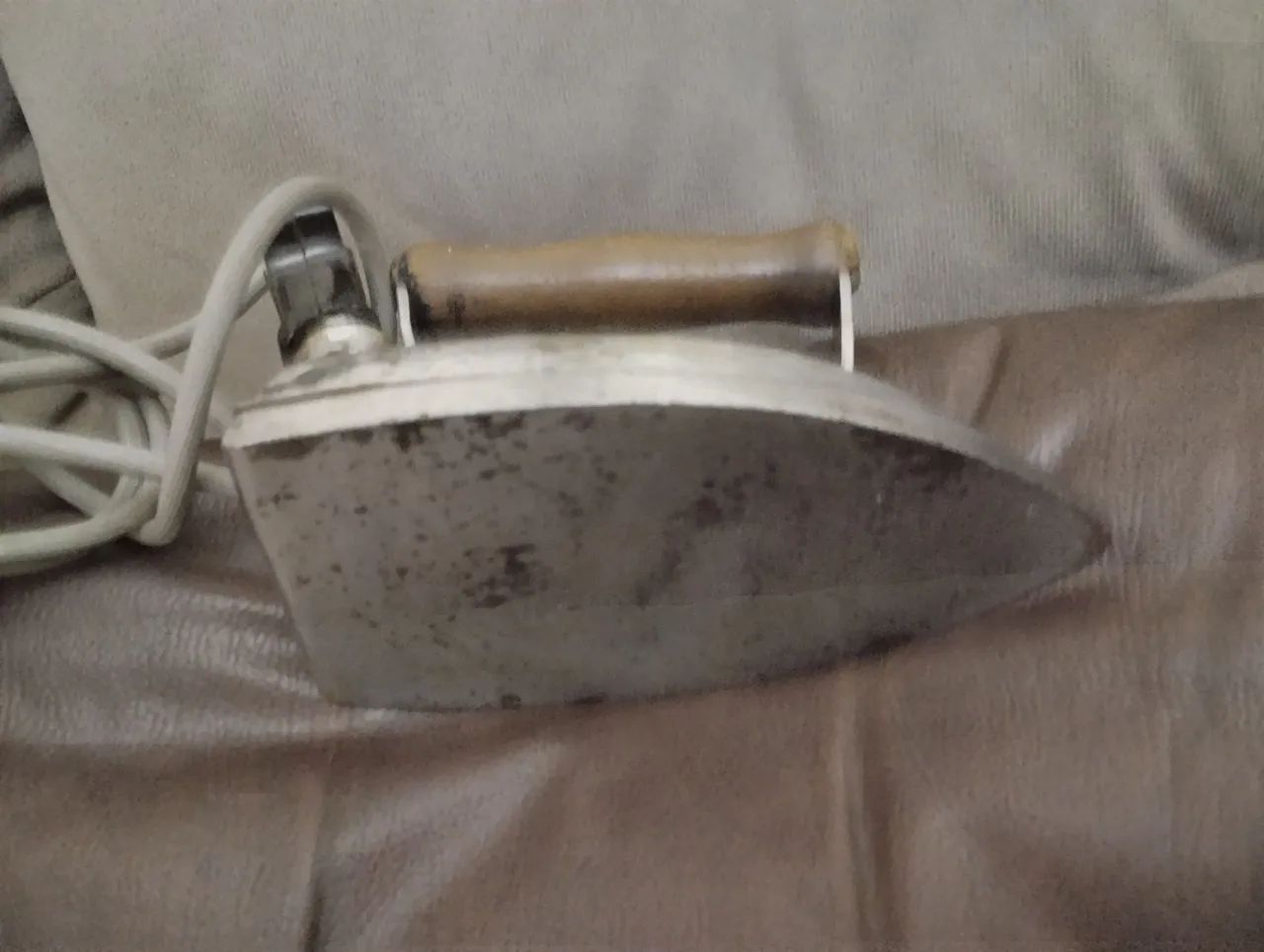 Ferro Compacto Antigo. - Foto 3