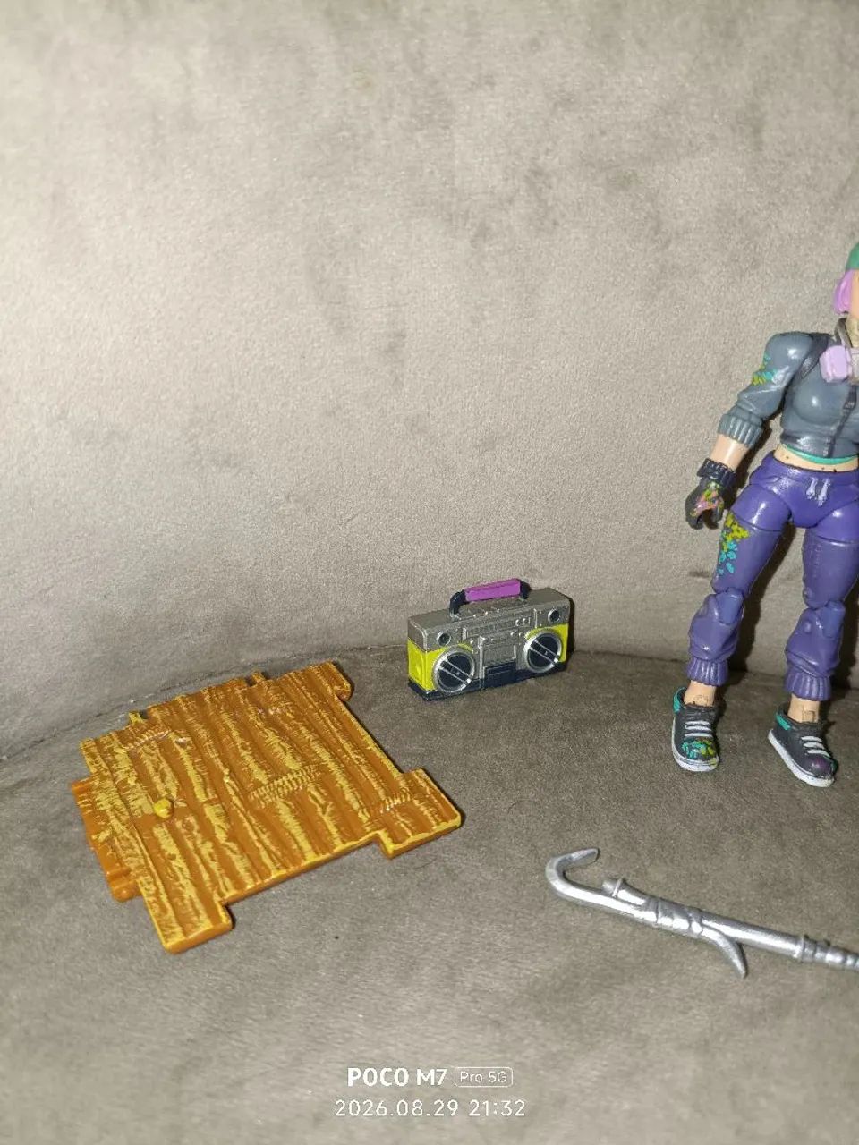 Duas Figuras Fortnite Jazwares 4 Polegadas - Teknique (Sem Capuz) e Agente Embananado - Foto 4