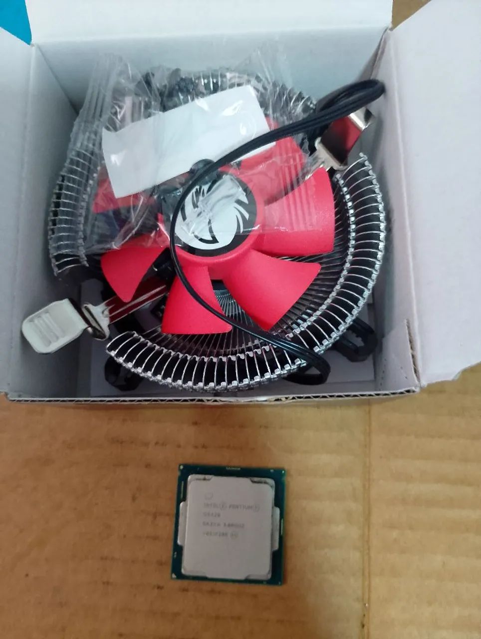 Processador Pentium Gold com cooler