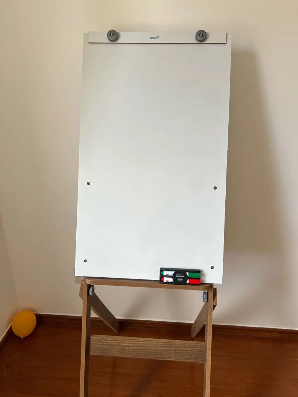 Quadro branco com cavalete