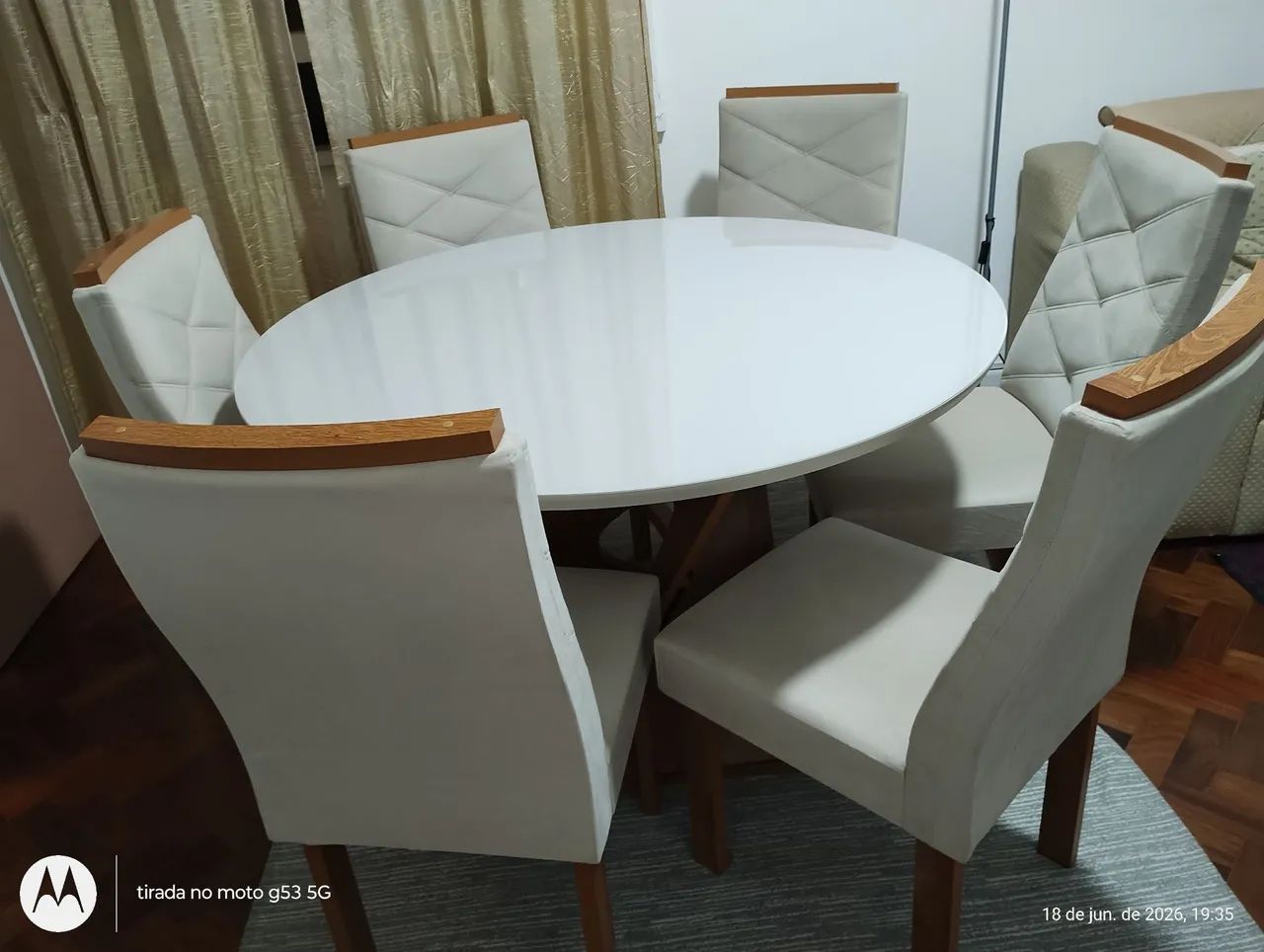 Vendo: Mesa redonda com trampo de vidro e 6 cadeiras, (nova) - Foto 2