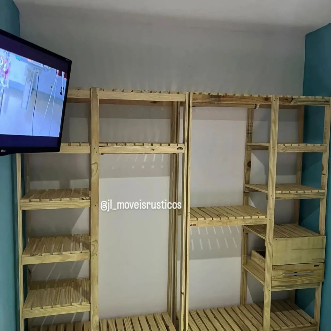 Vendo closet em madeira maciça de pinos