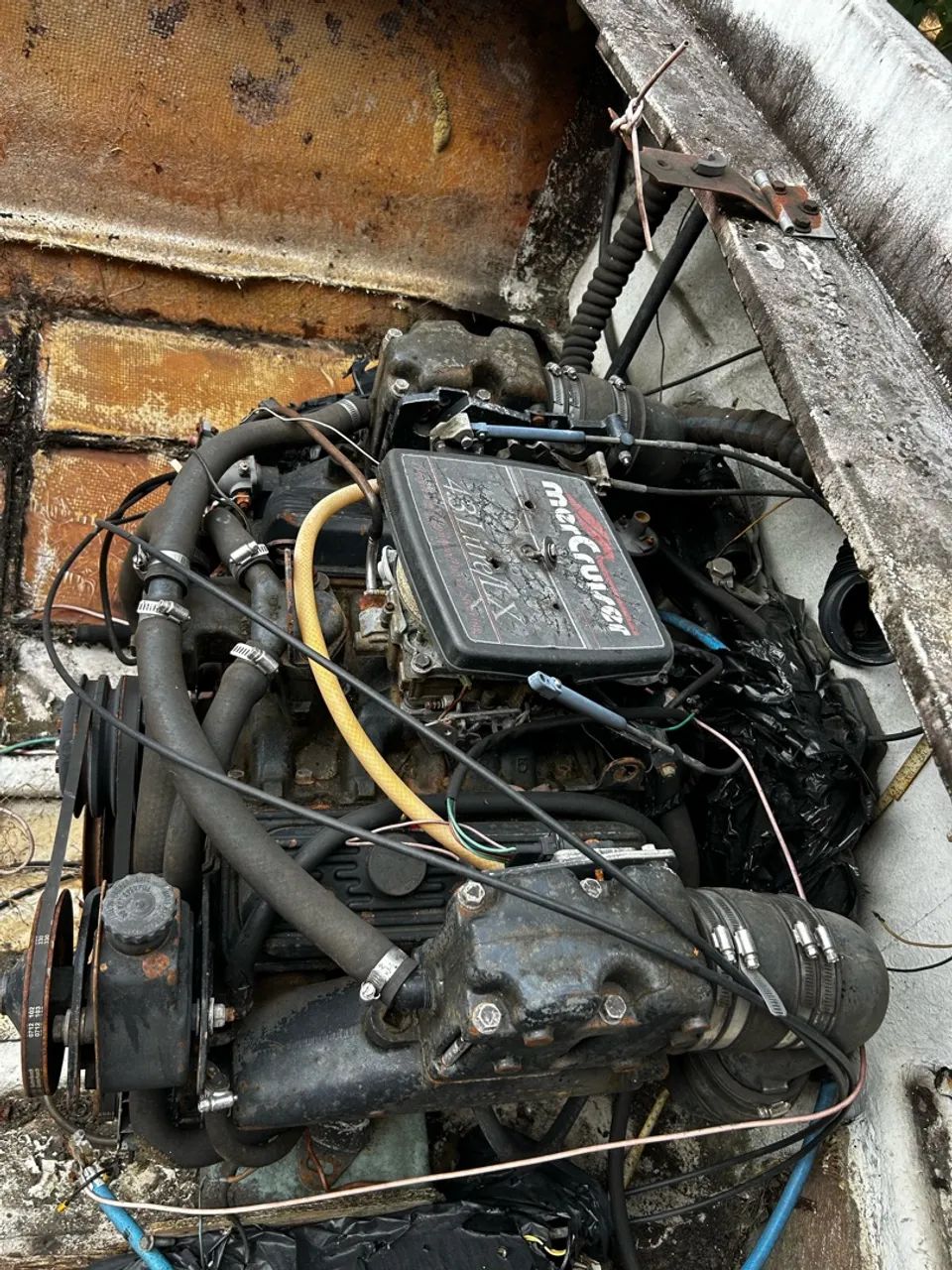 Vendo esse motor 300hp
