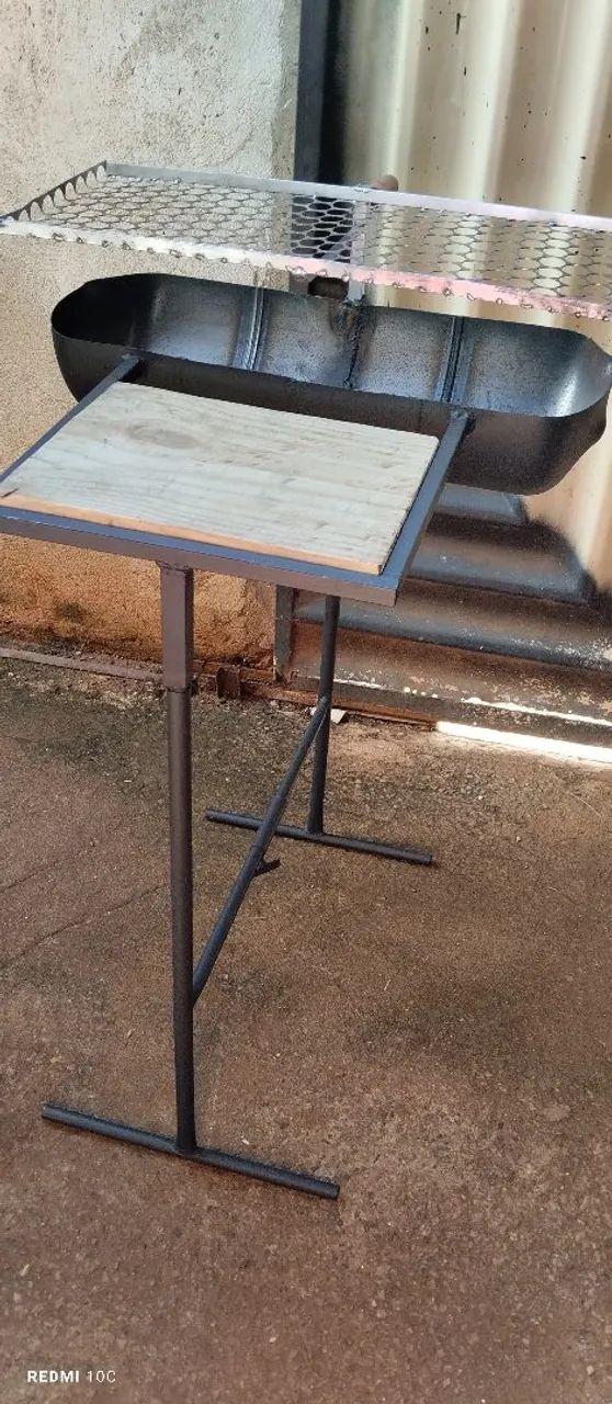 Churrasqueira média com mesa de madeira  - Foto 3