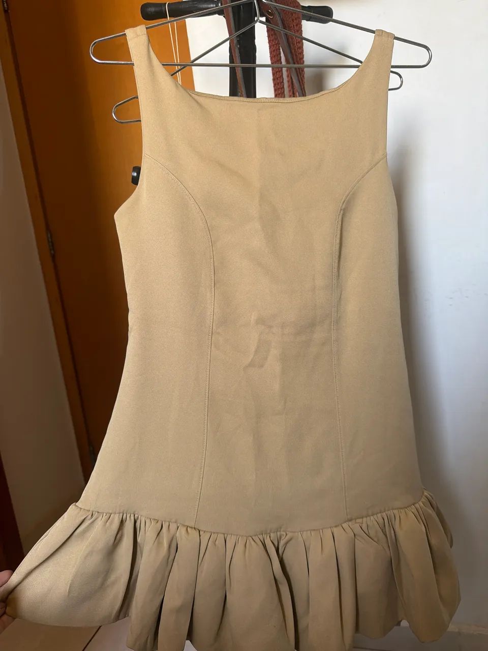 Vestido romântico bege