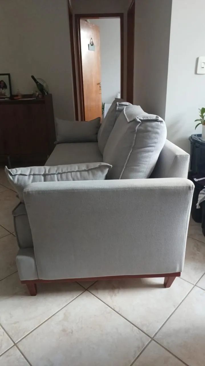 Sofá 3 Lugares KJ Móveis Confortável Excelente Estado - Foto 3