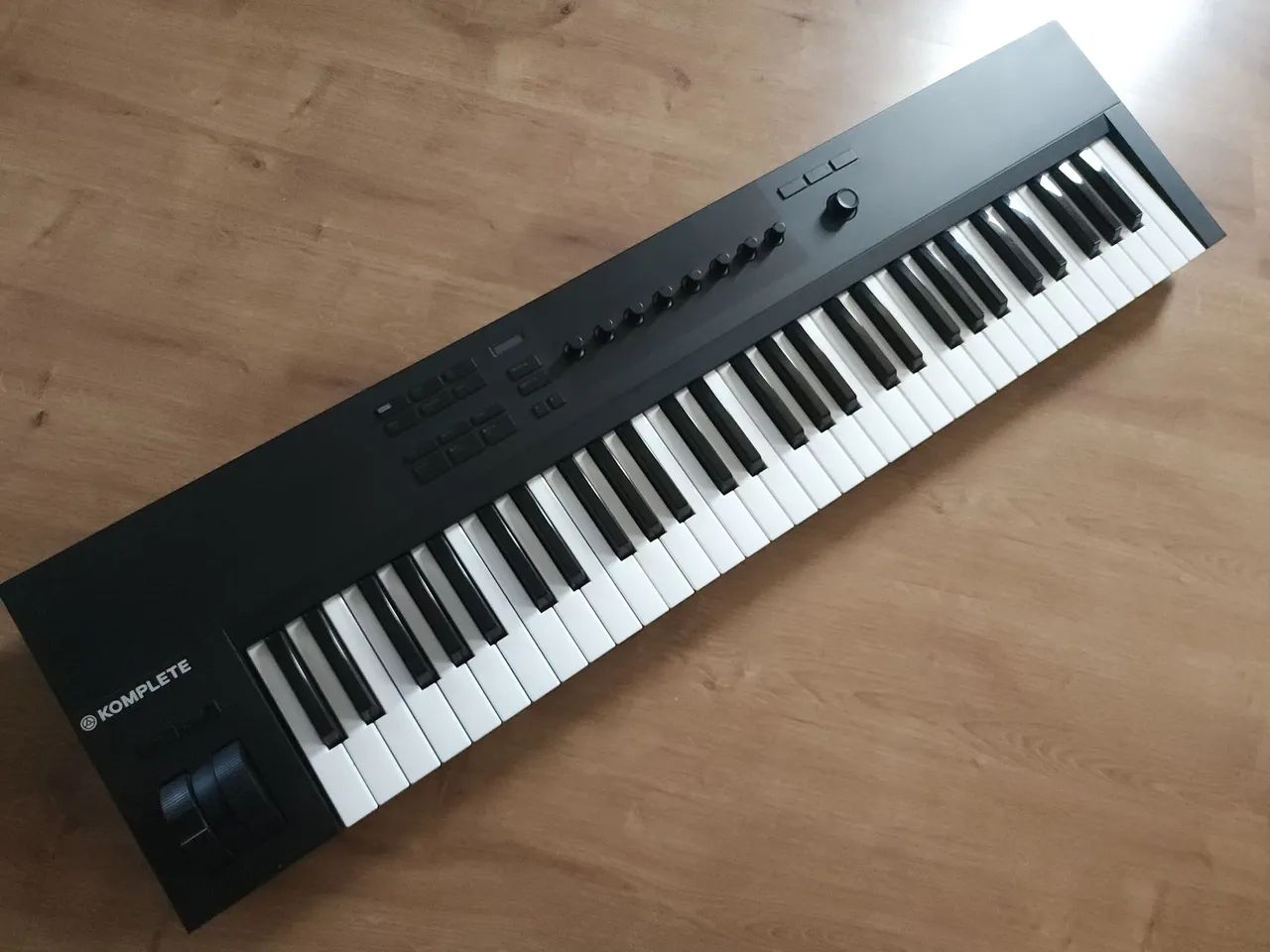 Controlador Komplete A61
