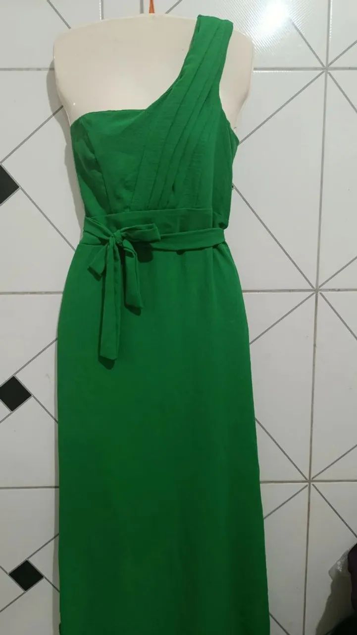 Vestido verde elegante de um ombro só