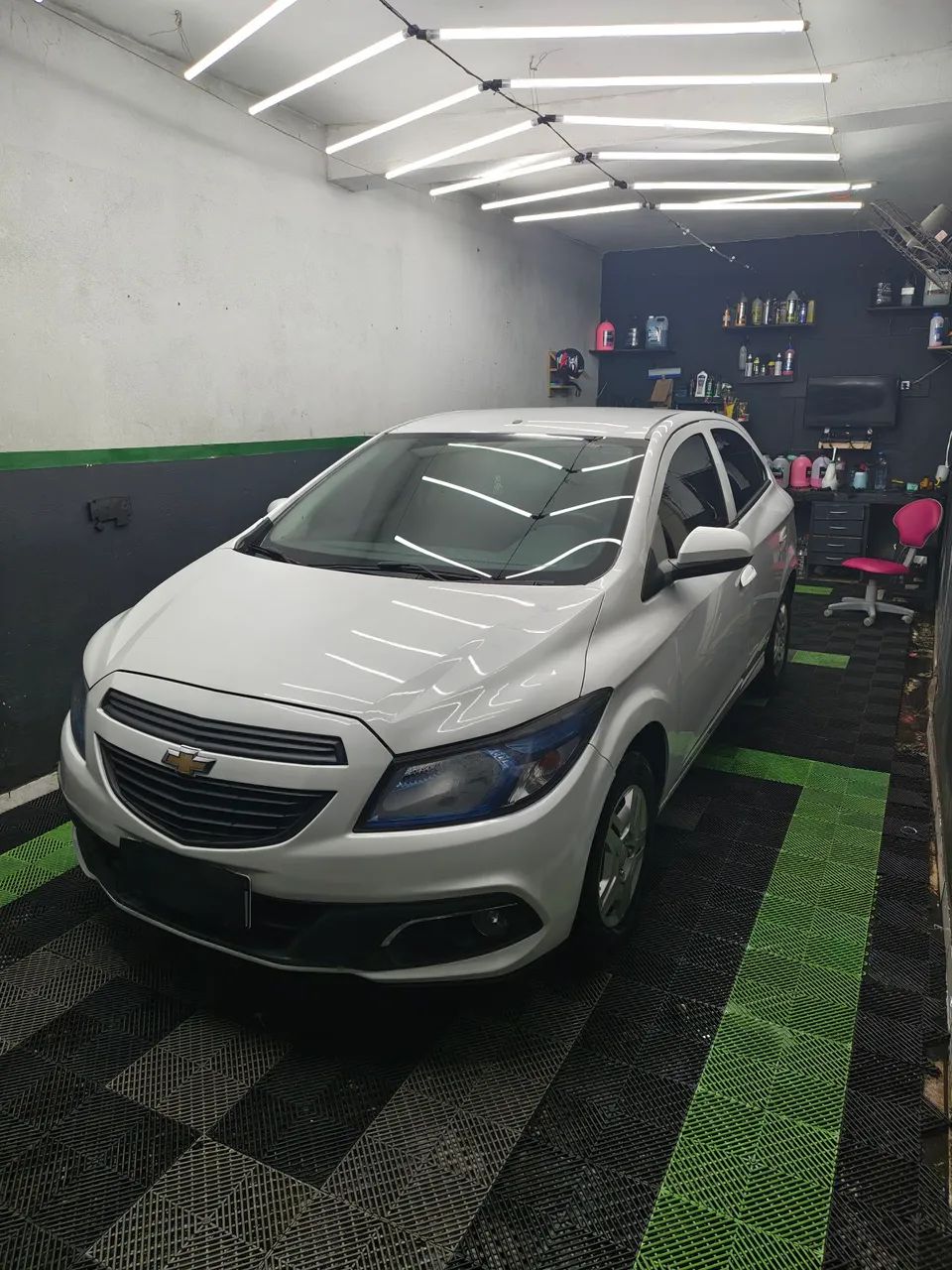 Chevrolet Onix Hatch LT 1.0 8V Flexpower 5P Mec. 2014 - Foto 2