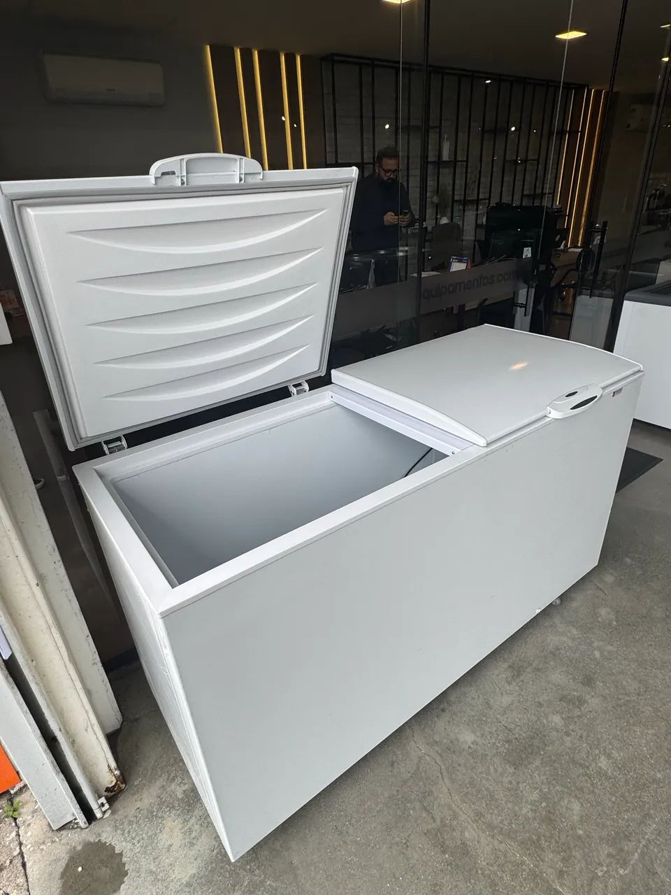 Freezer horizontal 2 tampas 535 litros Gelopar - Foto 2