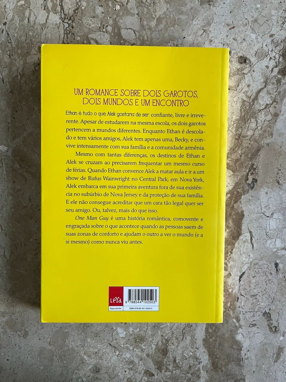 Livro One Man Guy - Foto 2