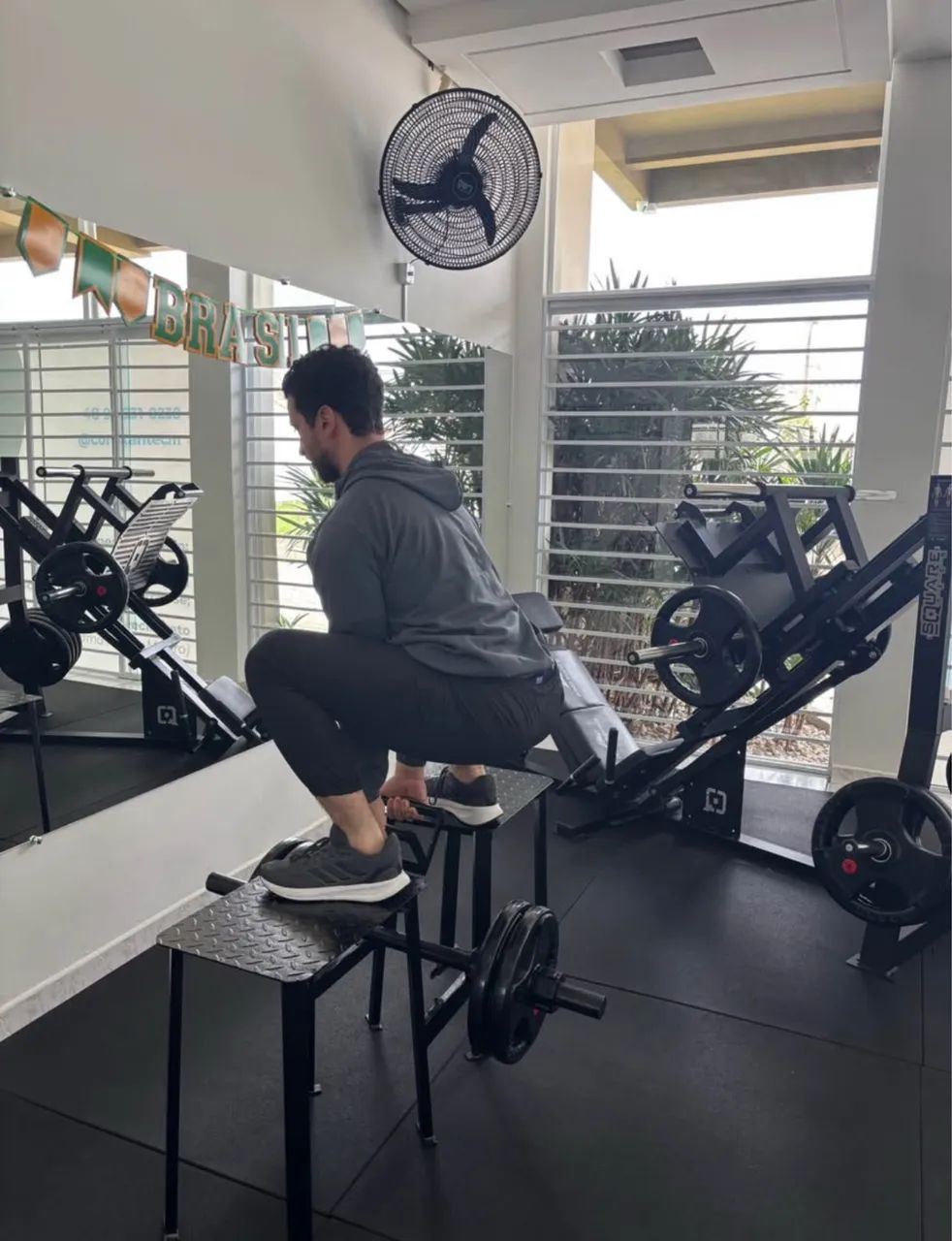 Aparelho sumô - musculação  - Foto 2