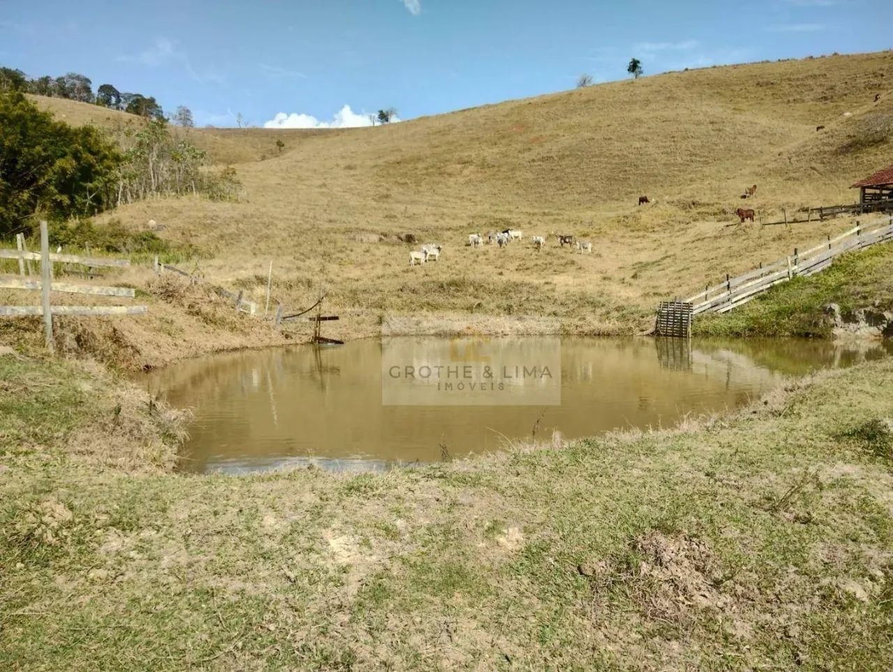 Sítio à Venda em São Luís do Paraitinga  Duas Nascentes e Represas com Peixe - Foto 4