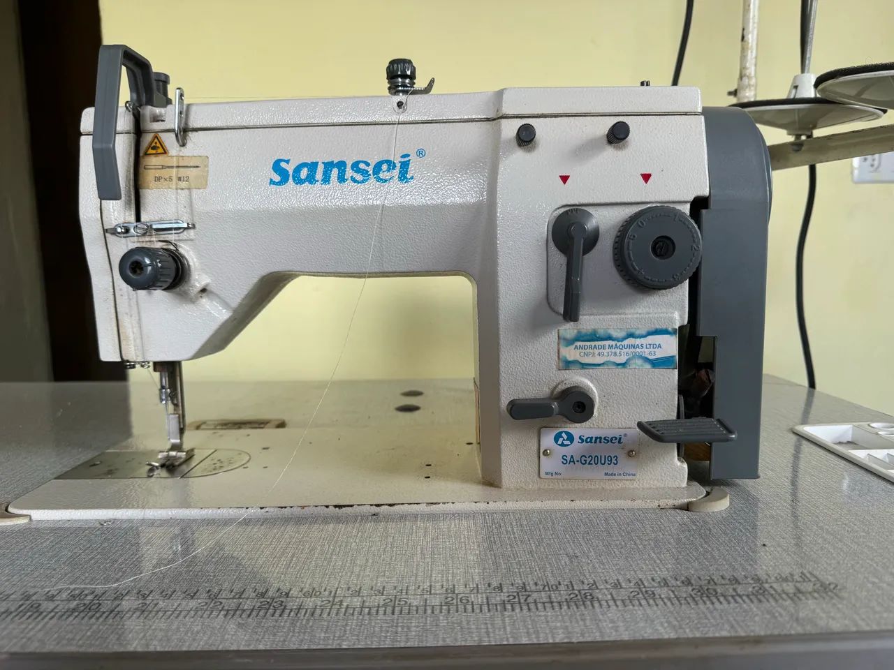 Máquina de costura semi industrial reta e zigzag - Máquinas para