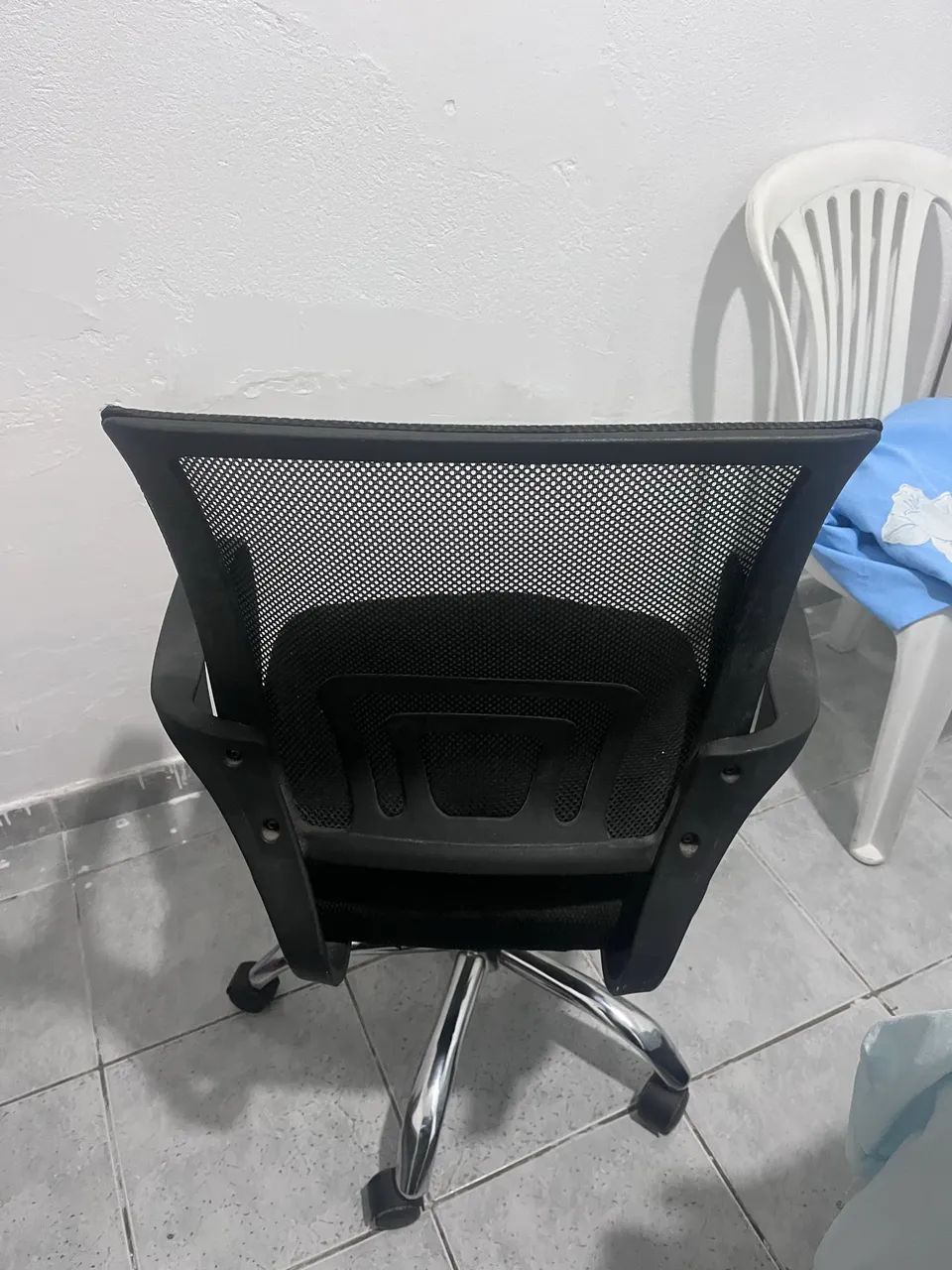 vendo cadeira de escritório semi nova
