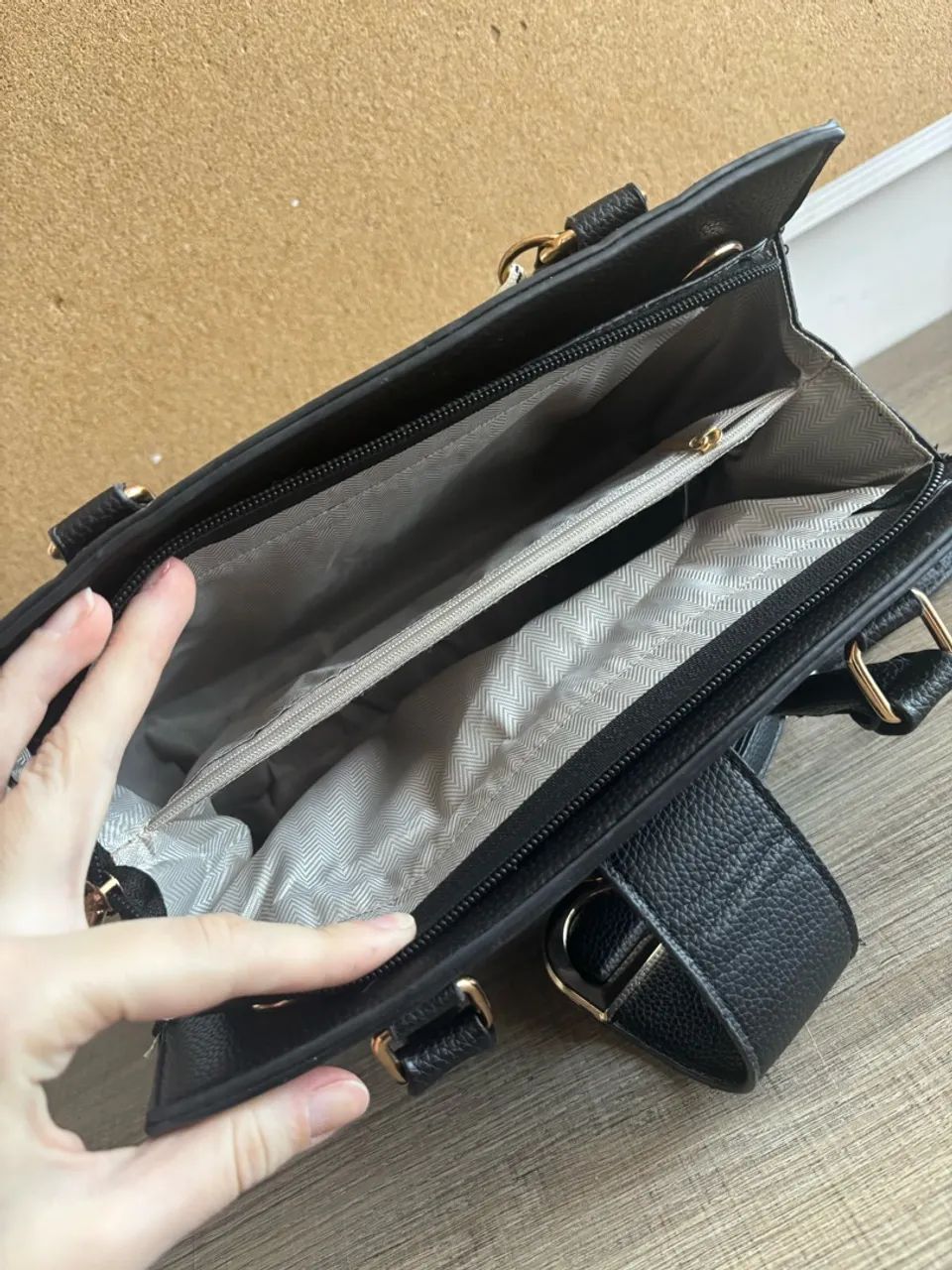 Bolsa NOVA preta com alça transversal  - Foto 2