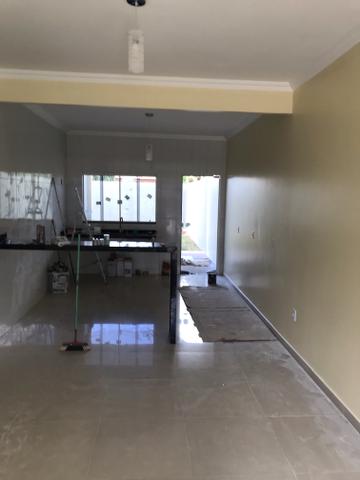 Linda casa de 3 qts, suíte em excelente localização do Setor de Mansões de Sobradinho - Foto 2