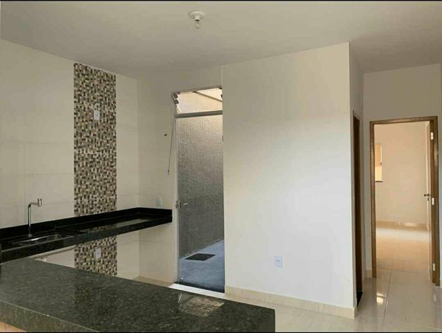 Casa 2 quartos, linda!! Acabamento alto padrão, Sala com pé direito duplo - Foto 3