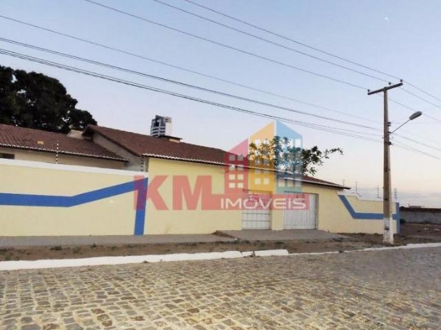 Aluga-se ampla casa com piscina na Av. Mota Neto - KM IMÓVEIS