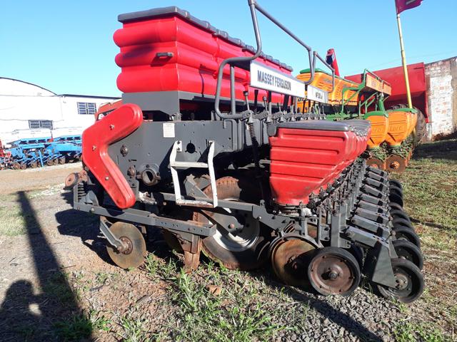 Plantadeira 9 linhas Marca Massey modelo 509