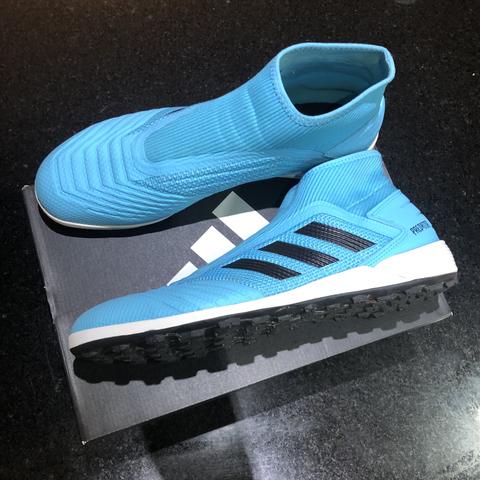 Chuteira Adidas Predator Society