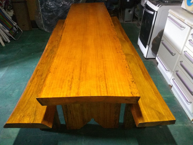Mesa rústica de madeira