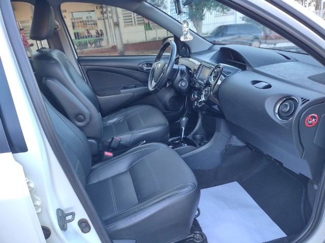 Toyota Etios Sedã 2018 1.5 automático versão Platinum  - Foto 7
