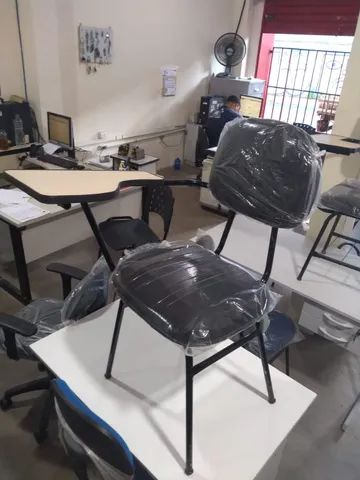 Cadeira Universitária Estofada