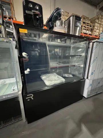 Vitrine de  Confeitaria  Refrigerada ar forçado 1,10m com prateleiras vidro Nova 